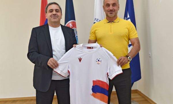 Армения смени националния треньор