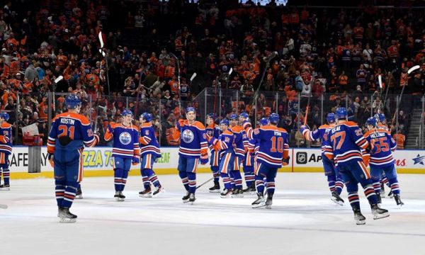 Едмънтън започна с победа 