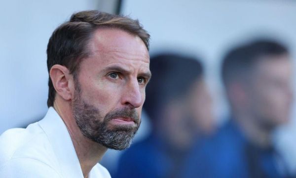 Англия може да играе срещу Швейцария с трима в защита