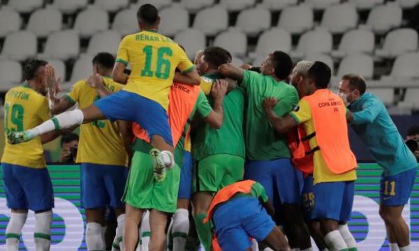 Късен гол донесе успеха на Бразилия срещу Колумбия (видео)