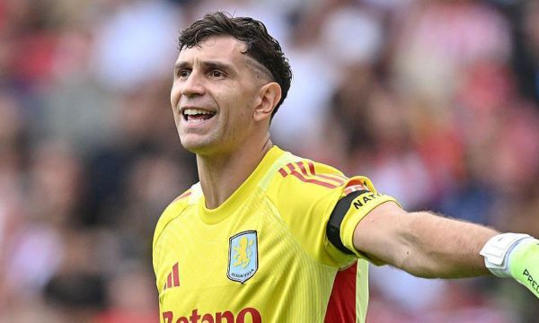 Мартинес все още може да напусне Астън Вила