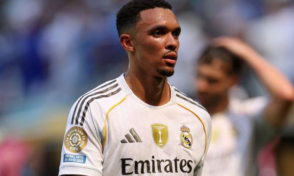 Феновете на Ливърпул освиркаха Трент Александър-Арнолд 