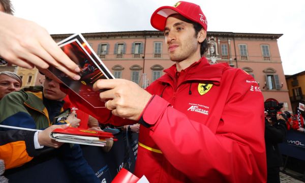 Ферари продължи с Джовинаци