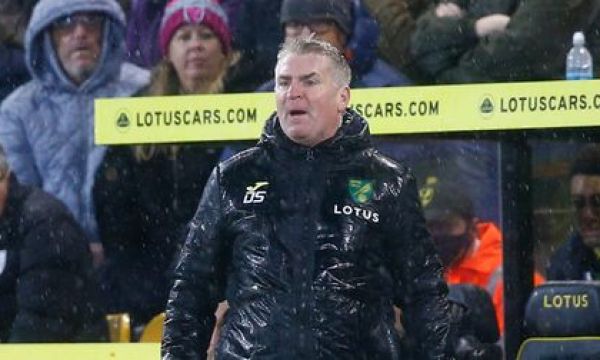  Дийн Смит обвини играчите на Ман Юнайтед в оказване на натиск