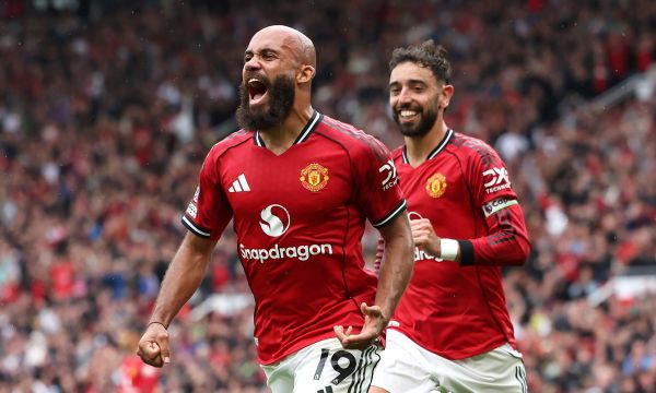 Дузпа в края носи първа победа за Ман Юнайтед (видео)