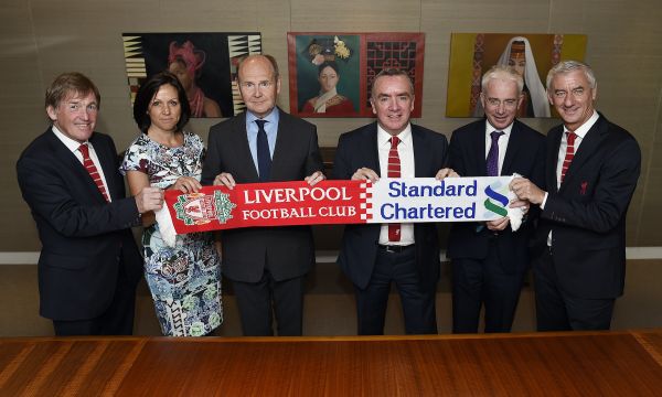  Ливърпул продължи със Standard Chartered