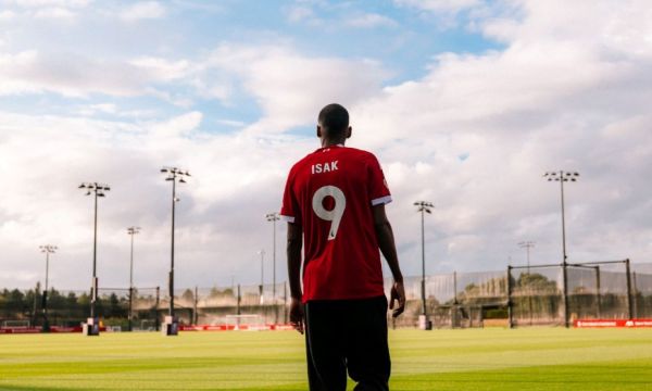 Екитике: Голямо удоволствие е да видя Исак в Ливърпул 