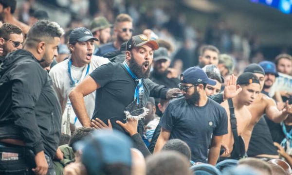  Лондонската полиция арестува фенове на Марсилия 