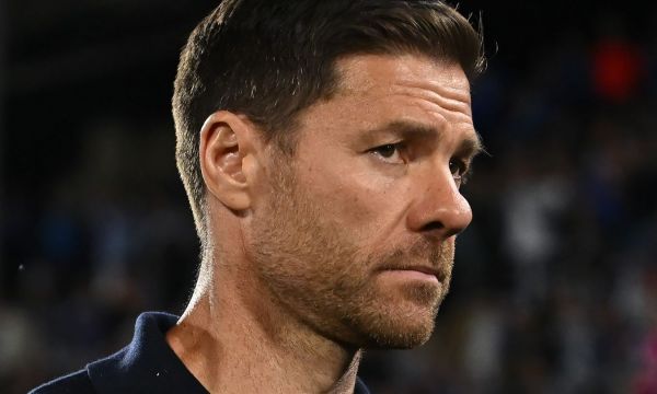 Реал Мадрид няма да уволнява Алонсо скоро 