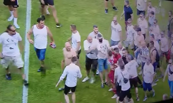 Фенове на Дебрецен нападнаха футболистите след изпадането на отбора