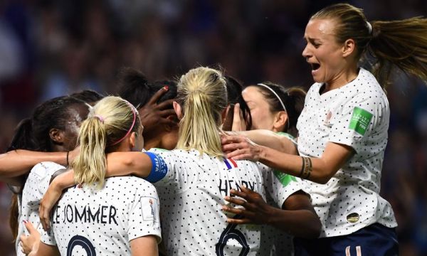 ФИФА одобри увеличаването на броя на отборите на женския Мондиал
