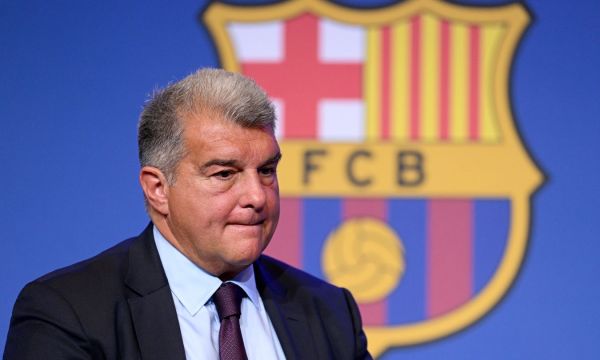 Лапорта: Барса се надява да играе с Айнтрахт на „Камп Ноу“