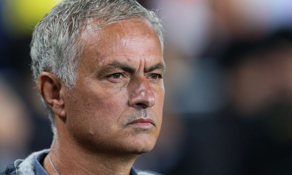 Лийдс се насочва към Моуриньо и Санто 