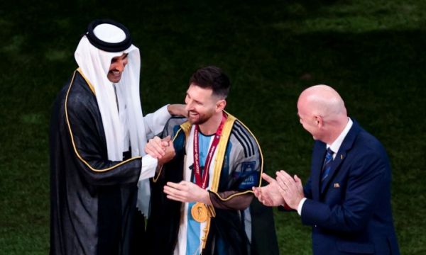 Меси наруши правилата на ФИФА по време на празнуването 