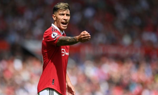 Лисандро Мартинес се завърна към пълноценни тренировки 