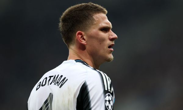 Ливърпул и Челси се интересуват от защитник на Нюкасъл Юнайтед