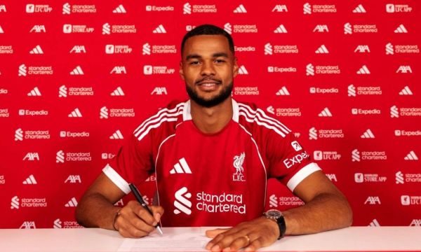 Ливърпул продължи с Гакпо