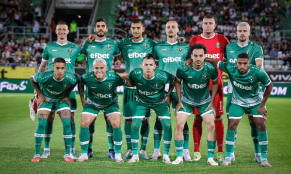 Лудогорец с юбилеен евромач у дома