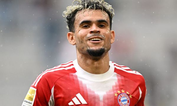 Диас е вторият играч за 10 сезона, вкарал два гола и изгонен в мач от ШЛ