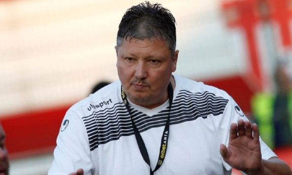 Фенове на Левски даряват пари за Пенев