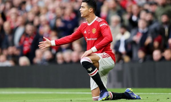 Невил: Роналдо не се държи като този, който игра с мен