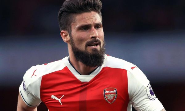 Жената на Жиру го спряла за Евертън 