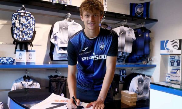 Нюкасъл се интересува от защитник на Аталанта 