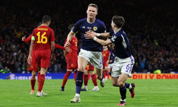 Дубъл на Мактоминей помогна на Шотландия да победи Испания