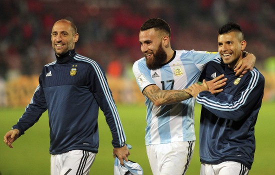 Отаменди: Агуеро знае, че е щастлив в Сити 