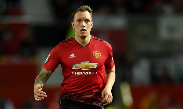 Фил Джоунс рискува да пропусне целия сезон 2020/21