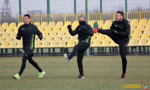 Ботев Пловдив тренира без новите си попълнения