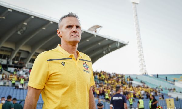 Валентич няма да е повече треньор на Ботев Пловдив, но остава в клуба