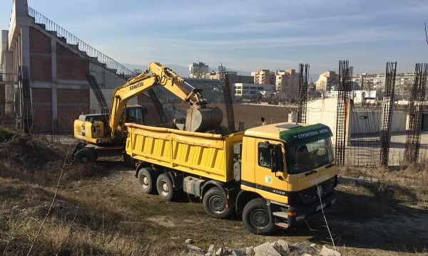 Започна разчистването на стадиона на Ботев Пловдив