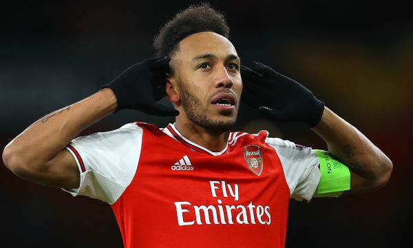 Невил: Арсенал е в ситуация, в която играчите командват клуба