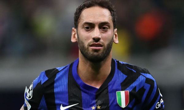 Чалханоглу няма да напусне Интер