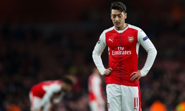 Барса се опитала да подпише с Йозил в последния ден за трансфери 