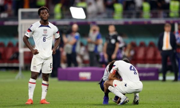 Панама изненада САЩ в мач с два отменени гола, Уругвай размаза Боливия