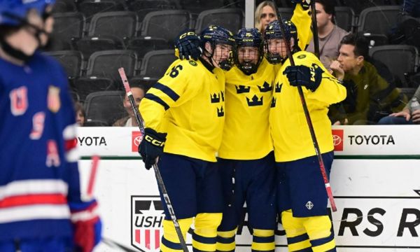 Канада и Швеция ще спорят за световната титла по хокей (U18)