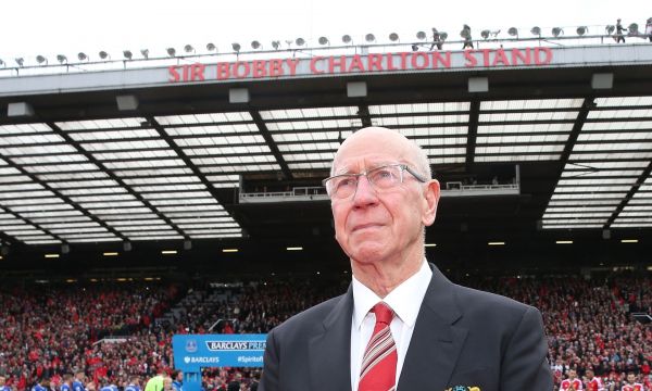  Ман Юнайтед подкрепи Сър Боби