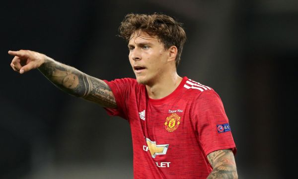 Невил: Проблемът на Линдельоф е Магуайър, а на Магуайър е Линдельоф 