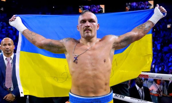 Усик се отказа от титлата си на WBO