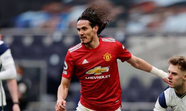 Солскяер се надява, че Кавани ще остане в Ман Юнайтед