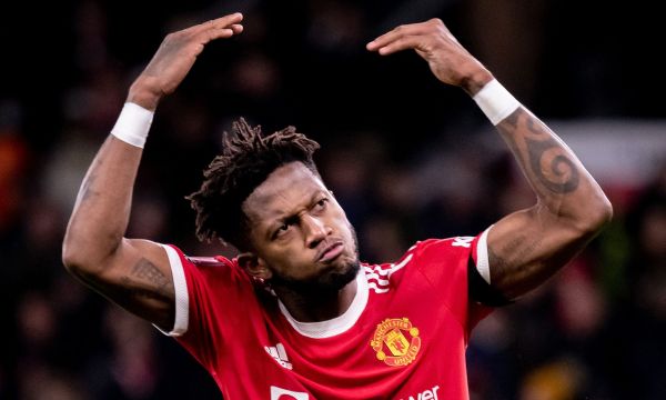 Ман Юнайтед удължи с четирима 