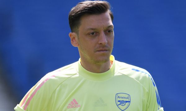 Йозил обвини Арсенал