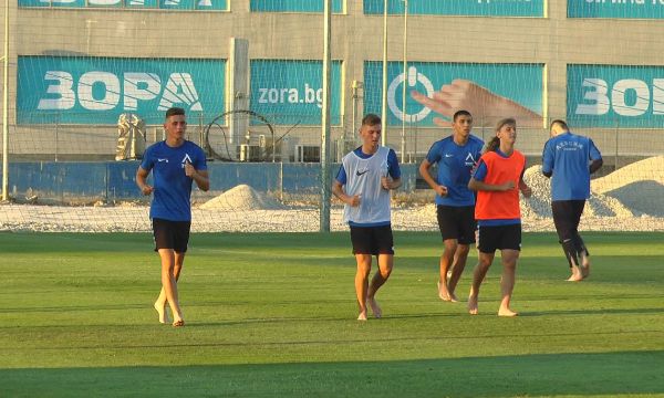 Петима юноши на Левски тренираха с първия отбор (видео)