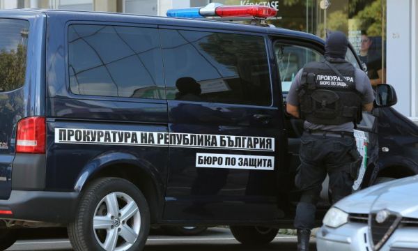 Специализираната прокуратура и МВР влязоха в офисите на Васил Божков