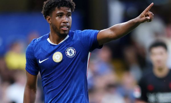 Играчите на Челси бяха принудени да се евакуират от базата