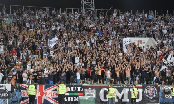 Локо Пловдив предупреждават феновете за дрехи - ментета с марката на клуба