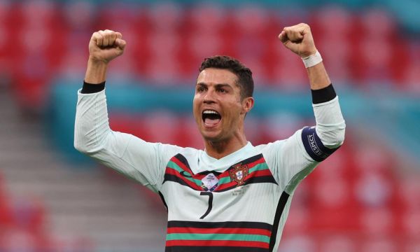 Късни голове носият успеха на Португалия, Роналдо чупи рекорди (видео)