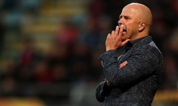 Слот: Не обсъждаме публично темата за договорите